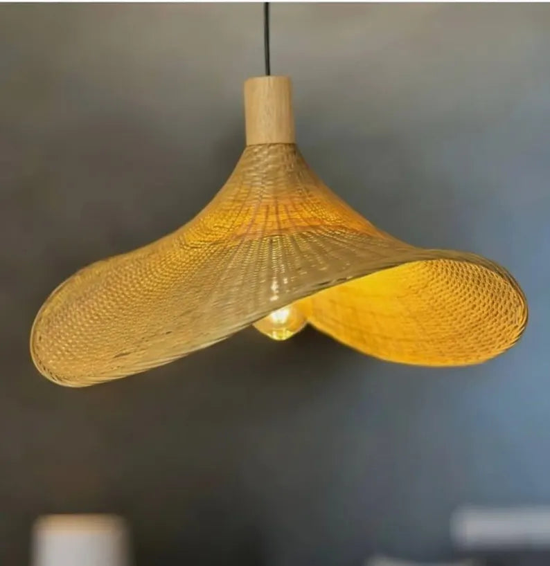 Rattan Bamboo Lamp: A Handcrafted Pendant Reflecting the Sun's Warmth