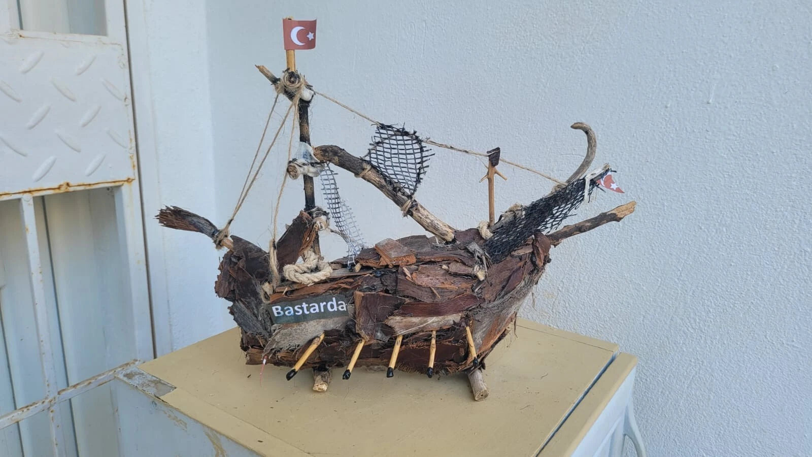 The  Bastarda Vintage Driftwood Sailing Ship Handmade Wooden Model Boat Homeartparis production