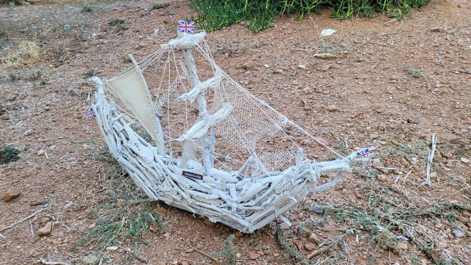 The Vintage Large Wood Pirate Ship Heaven's Ship Driftwood Collection White Model Boat Homeartparis production