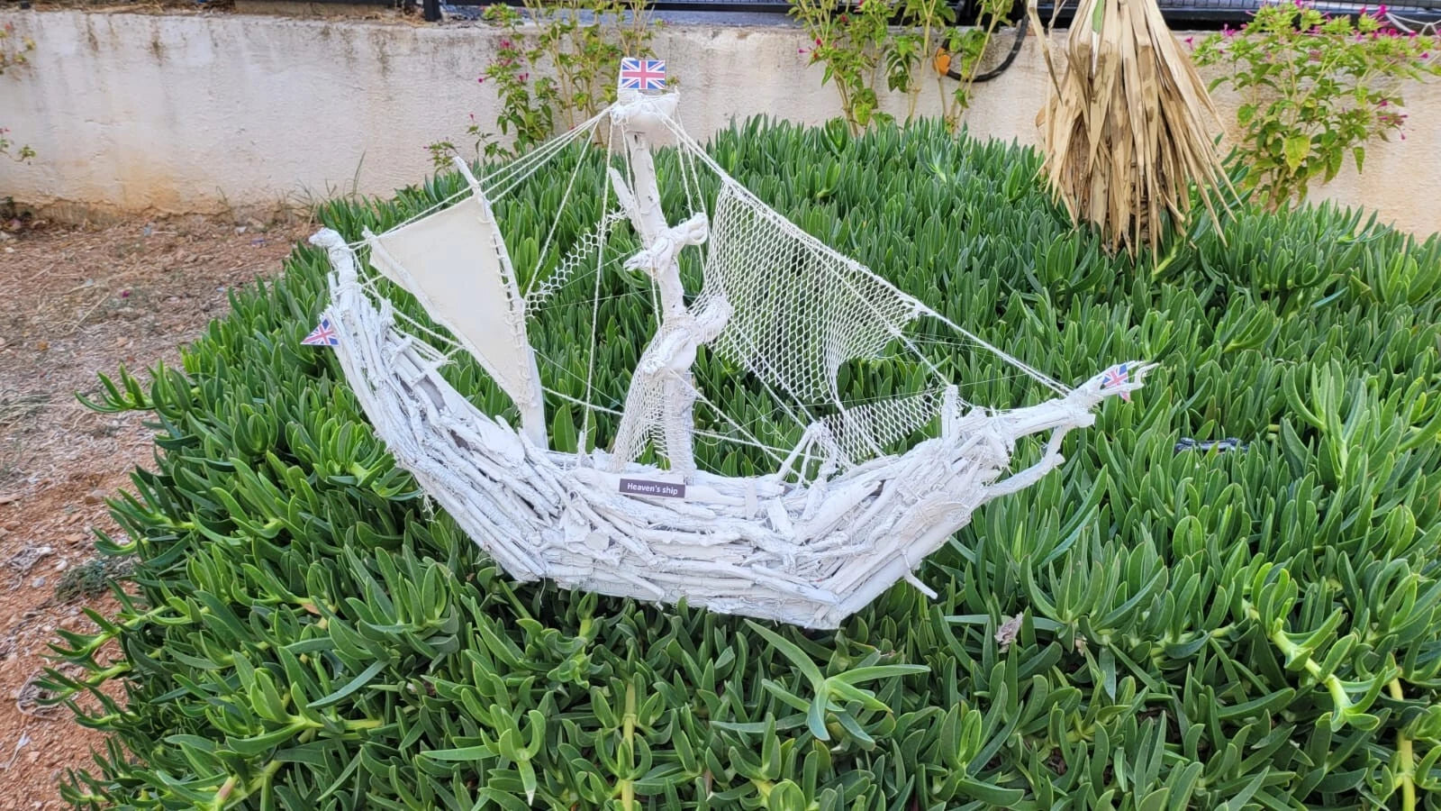 The Vintage Large Wood Pirate Ship Heaven's Ship Driftwood Collection White Model Boat Homeartparis production