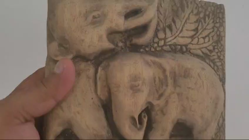 Serengeti Wind: Hand-Carved Wooden Elephant Family - Homeartparis production