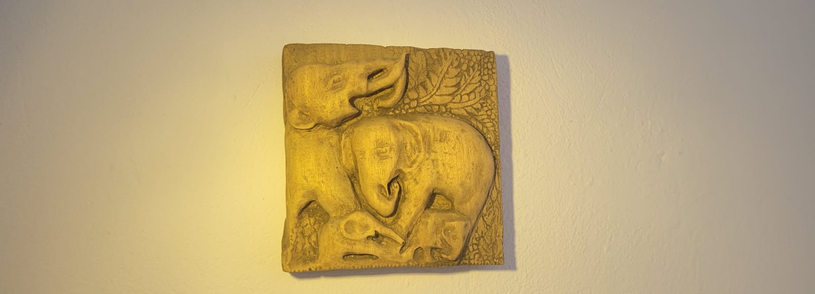 Serengeti Wind: Hand-Carved Wooden Elephant Family - Homeartparis production