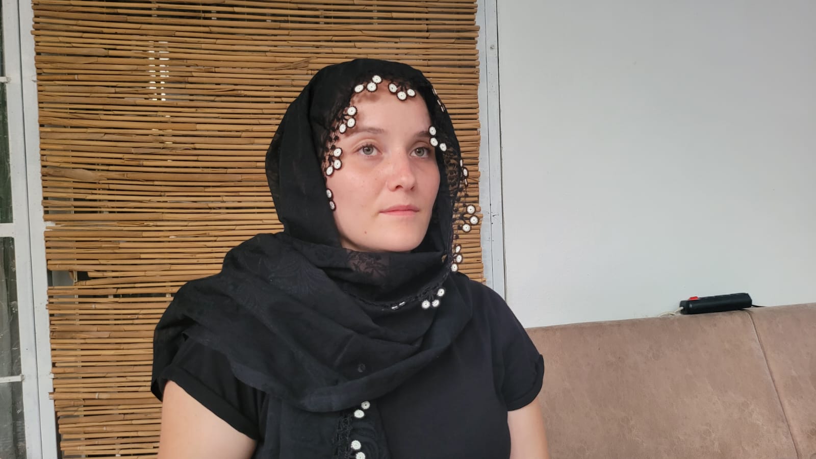 Artisanal Anatolian Heritage: Root Dyed Headscarf with Heavy Lace Embroidery - Homeartparis production