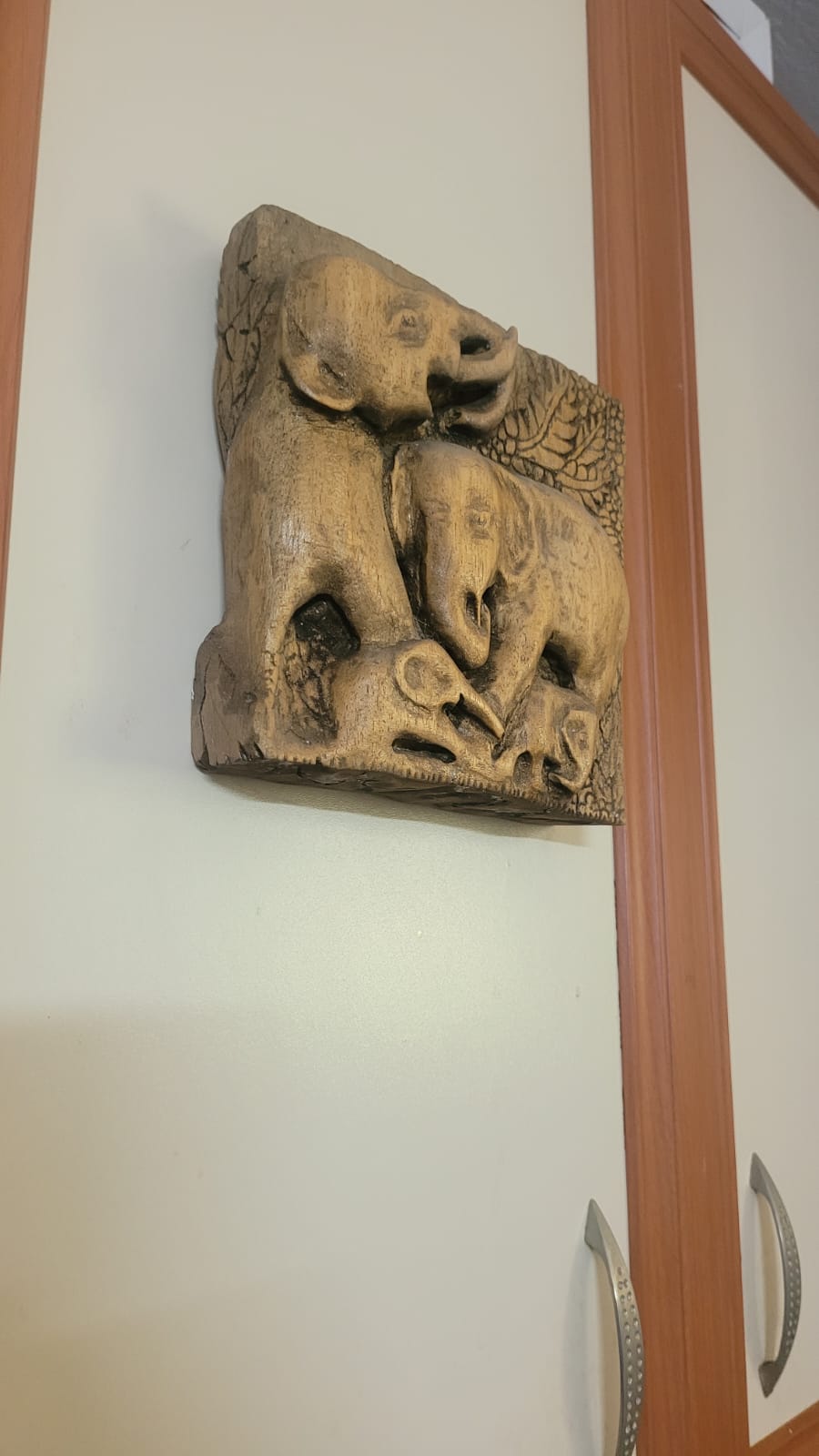 Serengeti Wind: Hand-Carved Wooden Elephant Family - Homeartparis production