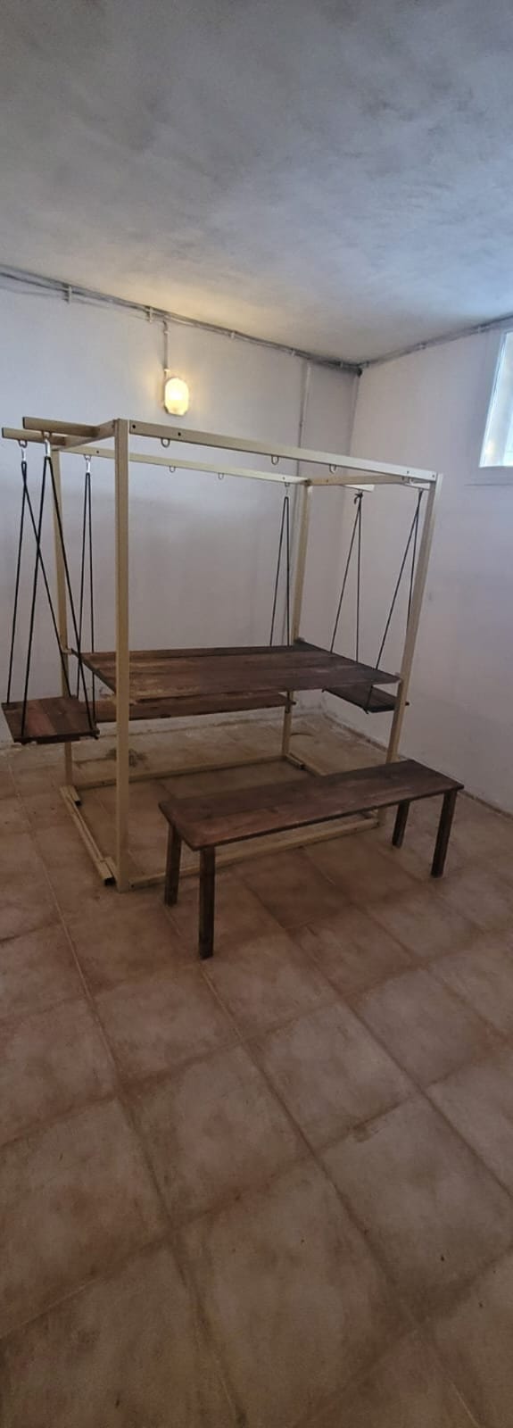 The swing table by home art paris