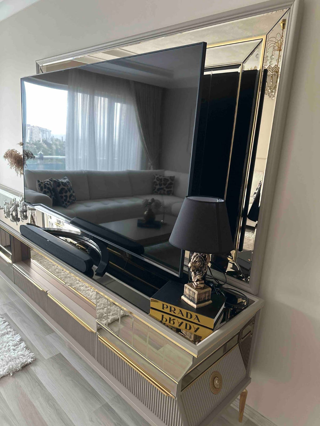 Luxury Lion Sculpture Lamp: Artistic & Modern Table Lamp - Homeartparis production
Important Note: Free Worldwide Shipping & Universal Electrical Compatibility!