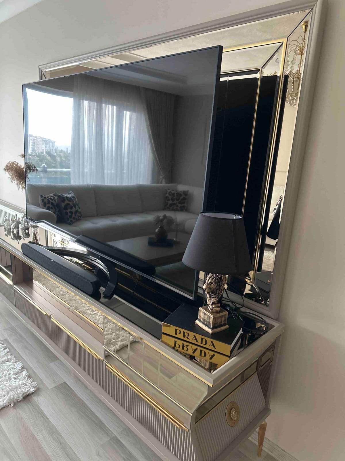 Luxury Lion Sculpture Lamp: Artistic & Modern Table Lamp - Homeartparis production
Important Note: Free Worldwide Shipping & Universal Electrical Compatibility!