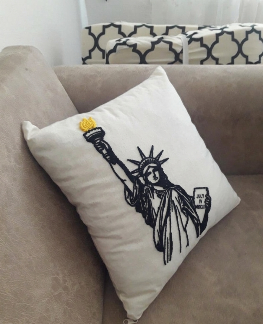 Statue of Liberty Handmade Punch Needle Pillow Homeartparis production