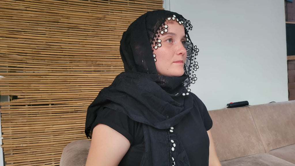 Artisanal Anatolian Heritage: Root Dyed Headscarf with Heavy Lace Embroidery - Homeartparis production