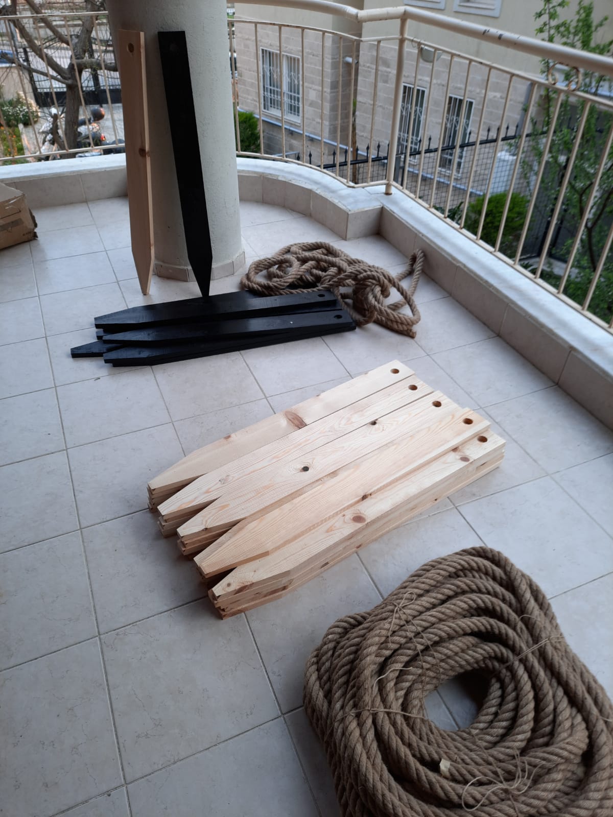 Rustic Wood and Rope Garden Fence, Nautical Themed Patio Railing, Jute Rope Pathway Border/ by home art paris