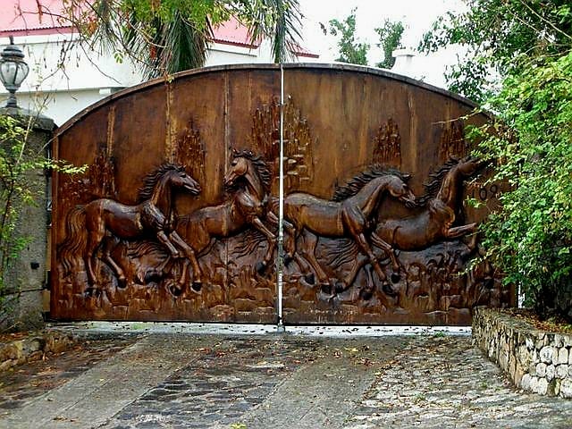 Masterpiece Hand-Carved Solid Chestnut Grand Entrance Gate - 4.5 Meters Wide Luxury Exterior Door - Homeartparis production