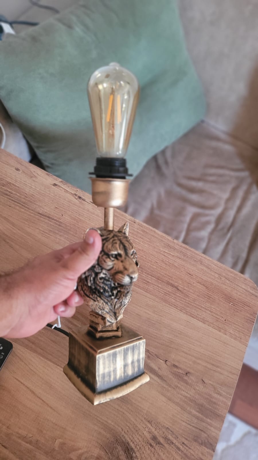 Luxury Lion Sculpture Lamp: Artistic & Modern Table Lamp - Homeartparis production
Important Note: Free Worldwide Shipping & Universal Electrical Compatibility!