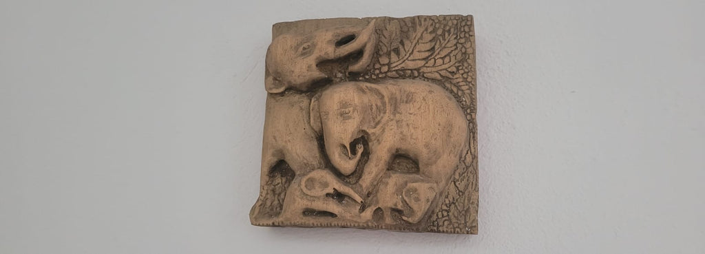 Serengeti Wind: Hand-Carved Wooden Elephant Family - Homeartparis production
