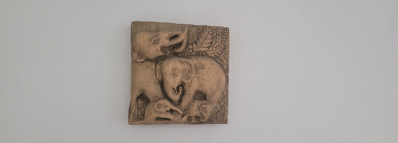 Serengeti Wind: Hand-Carved Wooden Elephant Family - Homeartparis production