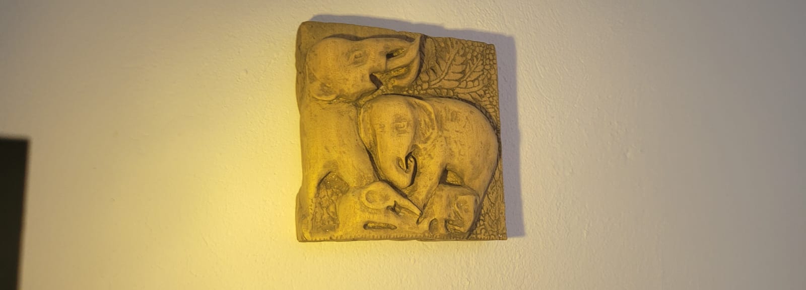 Serengeti Wind: Hand-Carved Wooden Elephant Family - Homeartparis production