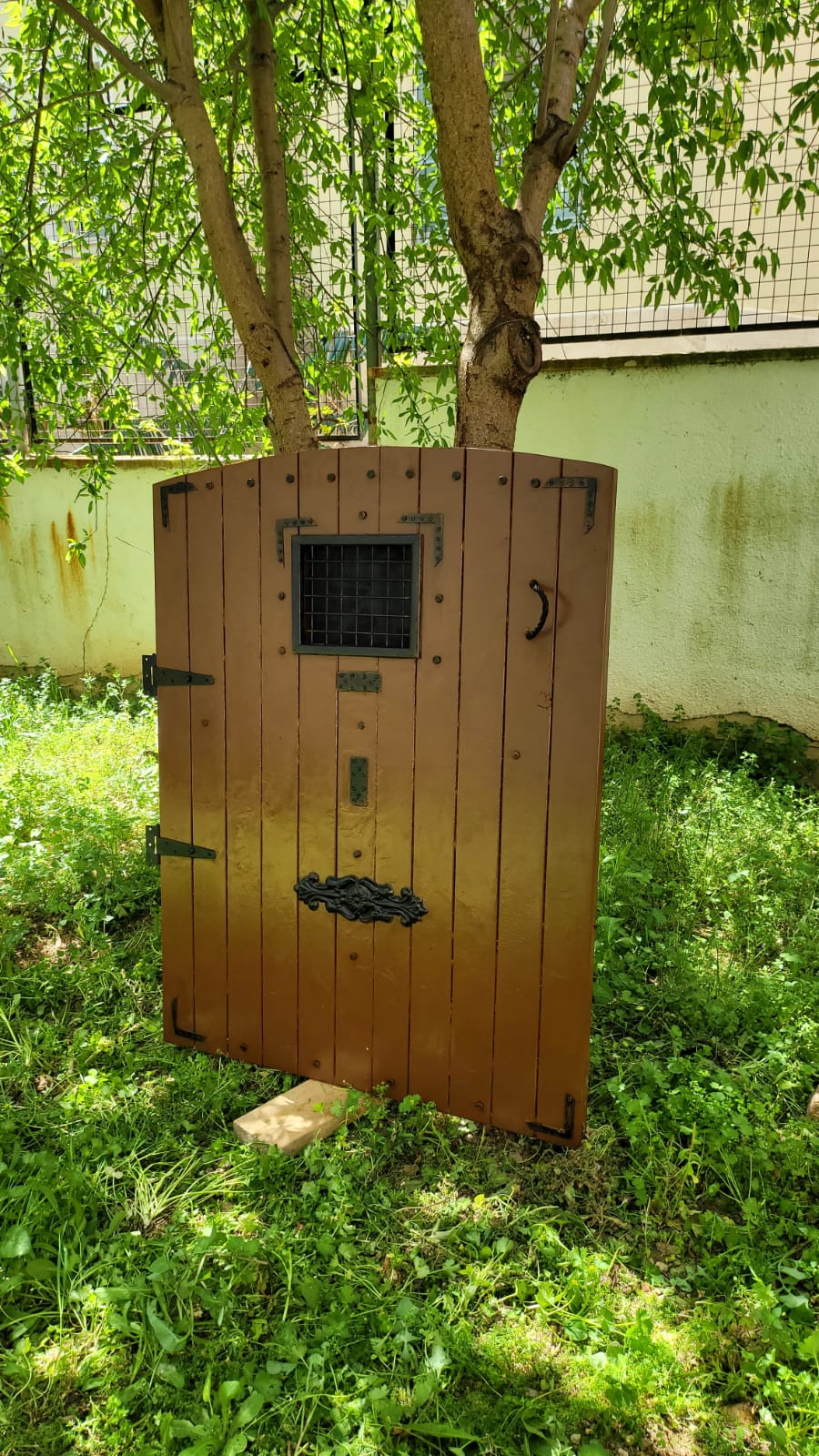 Rustic Wooden Garden Gate, Handmade Vintage Decorative Fence Door with Mesh Window Homeartparis production