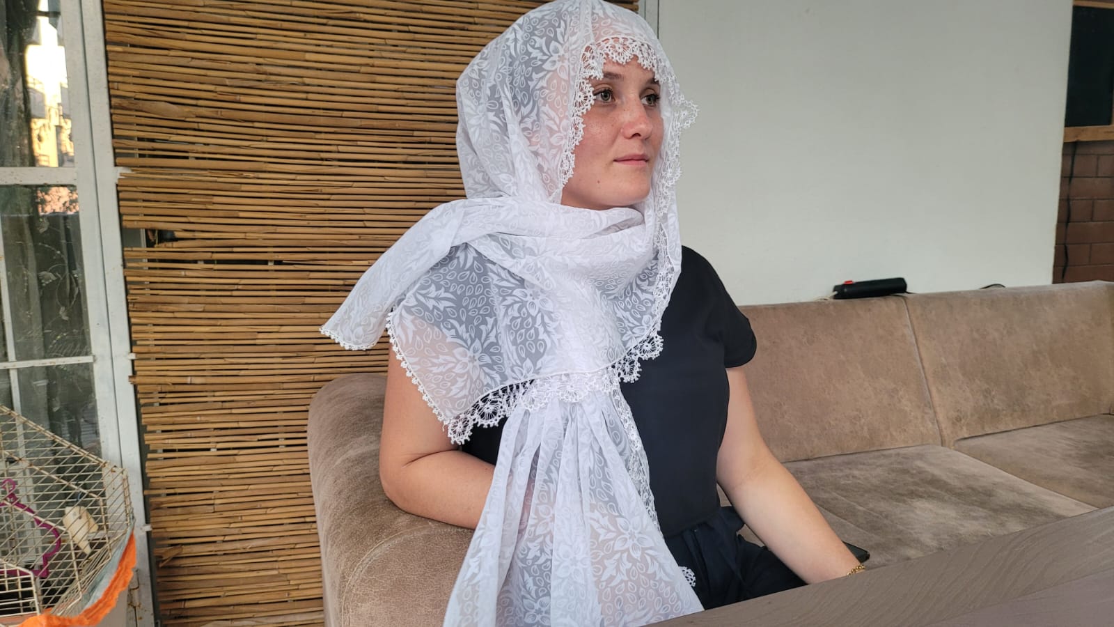 Traditional Handmade Lace Headscarf / Vintage Root Dyed Kerchief - Homeartparis production