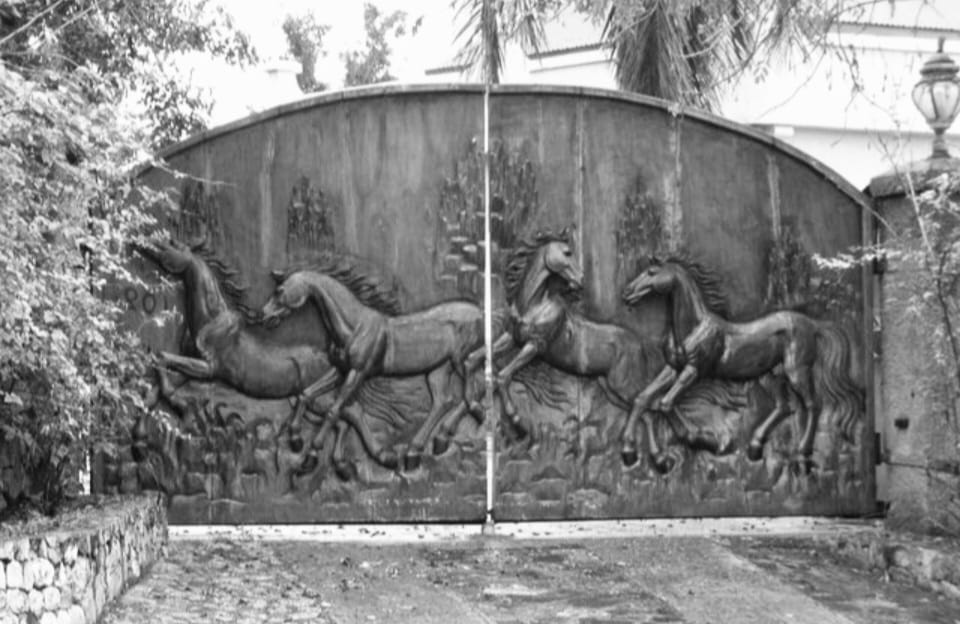 Masterpiece Hand-Carved Solid Chestnut Grand Entrance Gate - 4.5 Meters Wide Luxury Exterior Door - Homeartparis production