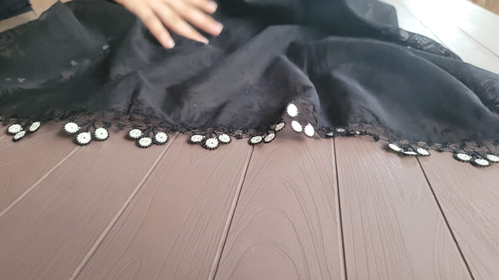 Artisanal Anatolian Heritage: Root Dyed Headscarf with Heavy Lace Embroidery - Homeartparis production