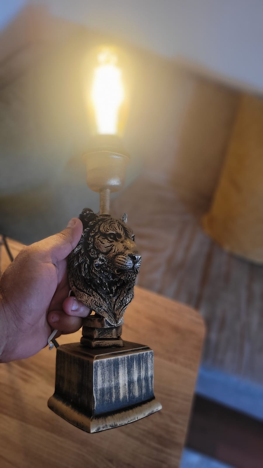 Luxury Lion Sculpture Lamp: Artistic & Modern Table Lamp - Homeartparis production
Important Note: Free Worldwide Shipping & Universal Electrical Compatibility!
