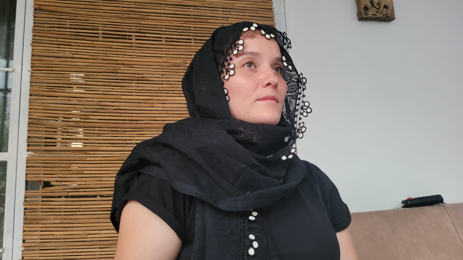 Artisanal Anatolian Heritage: Root Dyed Headscarf with Heavy Lace Embroidery - Homeartparis production