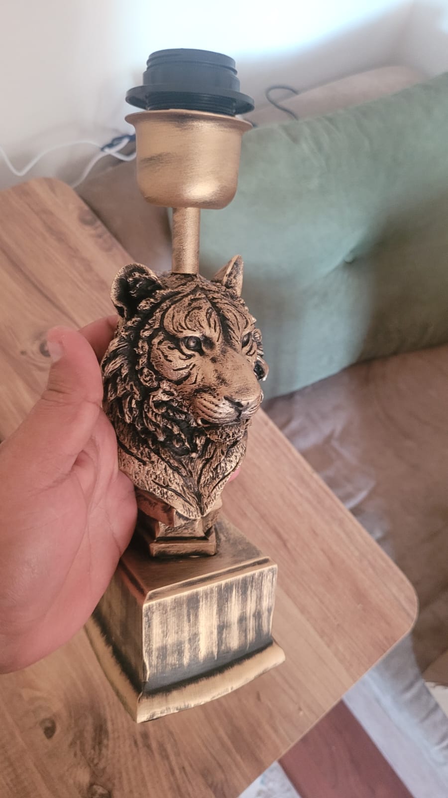 Luxury Lion Sculpture Lamp: Artistic & Modern Table Lamp - Homeartparis production
Important Note: Free Worldwide Shipping & Universal Electrical Compatibility!